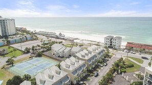 House | 3 bedrooms - Bright 3BR Townhome Gulf Views Steps to Beach (Destin)