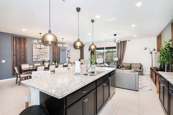 House | 10 bedrooms - Super Home in Davenport (Davenport)