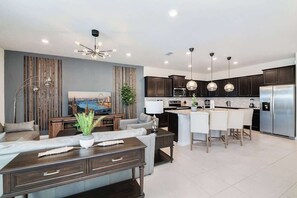 House | 10 bedrooms - Super Home in Davenport (Davenport)