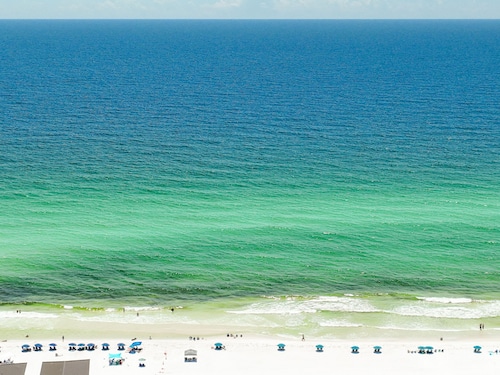 Family Paradise in Destin Pool Beach Grill