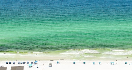 Family Paradise in Destin Pool Beach Grill