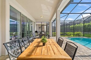 10 bedrooms - Luxury 10br Resort Villa w Pool 10min to Disney (Kissimmee)