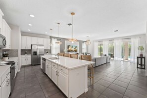 10 bedrooms - Luxury 10br Resort Villa w Pool 10min to Disney (Kissimmee)