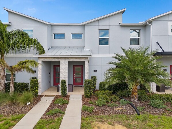 House | 4 bedrooms - Super Swank - Aesthetic Designs Amenities (Davenport)