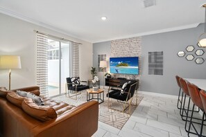 House | 4 bedrooms - Super Swank - Aesthetic Designs Amenities (Davenport)