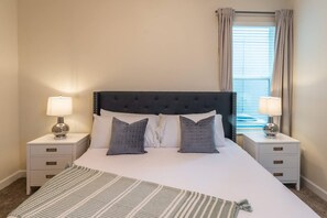 Room - Comfortable Beds - Fully Equipped Kitchen Pool Spa (Kissimmee)