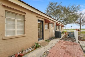 2 bedrooms - Super Boho - Lake Toho Timeless Charm (Kissimmee)