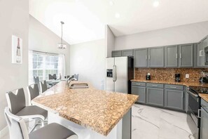 5 bedrooms - Sunny Escape Swim Play (Kissimmee)