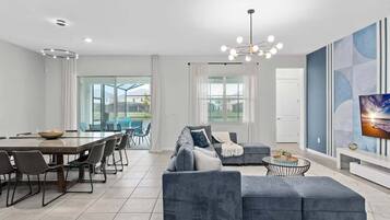 House | 12 bedrooms