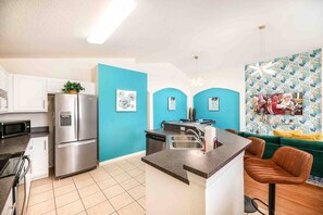 4 bedrooms - Super Lush- Foam Beds w Pool Games (Kissimmee)