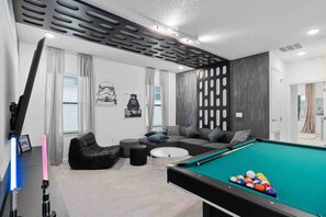 House - Super Ritzy 9BR 9BA Loft Private Pool (Orlando)
