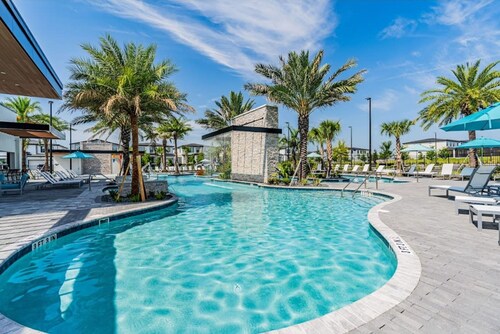 Super Ritzy 9BR 9BA Loft Private Pool