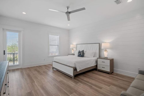 Modern Family 7BR w Private Pool and Patio