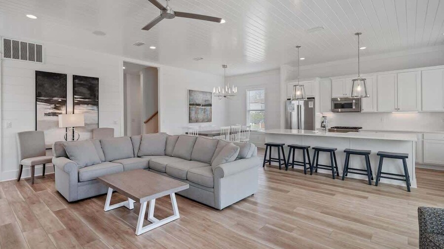 Modern Family 7BR w Private Pool and Patio