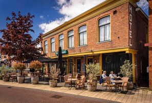 Outdoor dining - Hotel 't Gemeentehuis Bedum (Bedum)