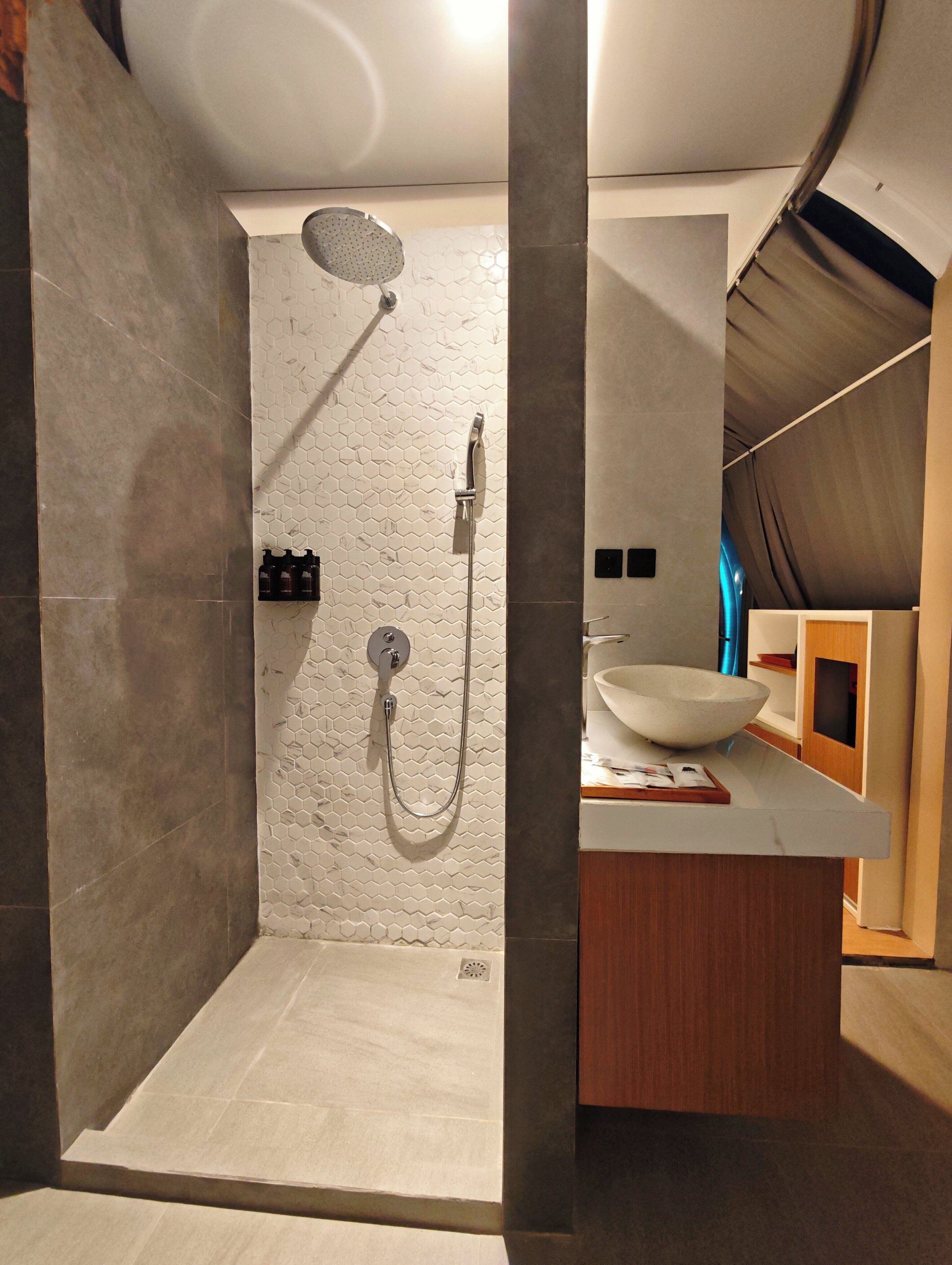 Premier Studio Suite, Mountain View | Bathroom | Eco-friendly toiletries, bathrobes, slippers