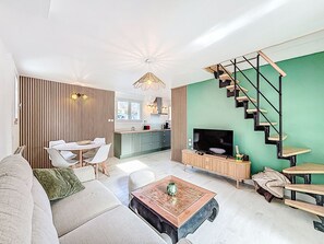 TV - Maison de Kergoff by Interhome (St Gildas-de-Rhuys)