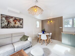 TV - Maison de Kergoff by Interhome (St Gildas-de-Rhuys)
