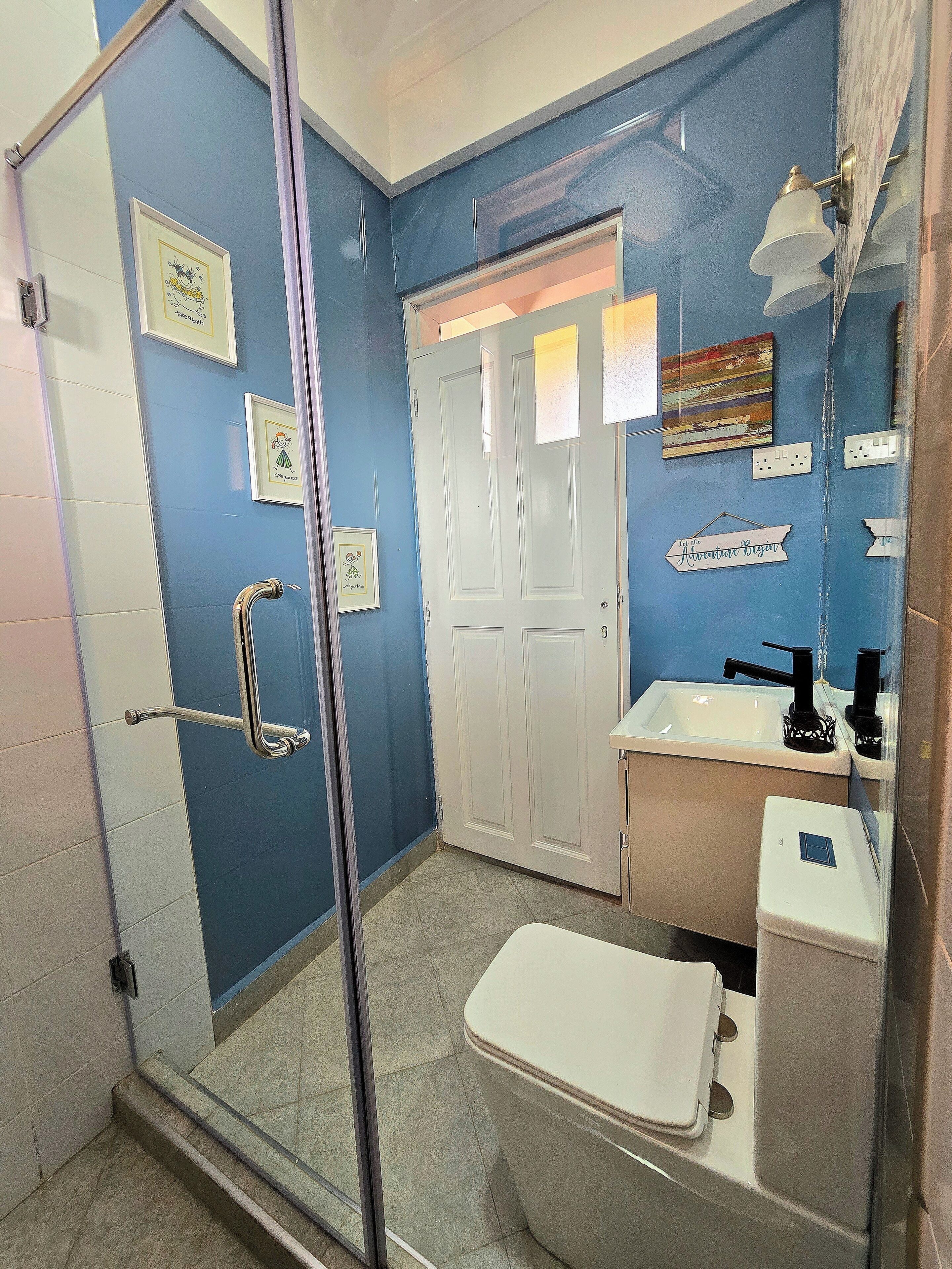 Shower, free toiletries, hair dryer, towels