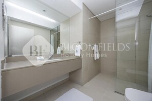 Apartment, Balcony | Bathroom - Bloomfields Stunning 1Br in WE (Abu Dhabi)