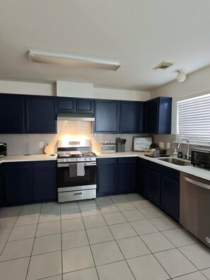 Fridge, microwave, oven, stovetop - Room for everyone stretch out and relax in this extra spacious 4BR 2.5-bath home (Houston)