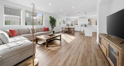 Central Santa Ana - Modern 4BRHome Near Disneyland