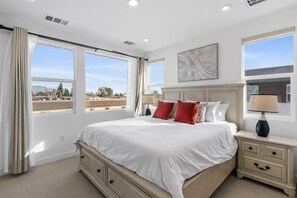 4 slaapkamers, een strijkplank/strijkijzer, wifi, beddengoed