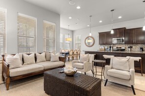 Smart TV - Luxury 4BR Villa Lago w/ 6-Seat GOLF CART! Near Village, Pool, Tram Included! (Miramar Beach)