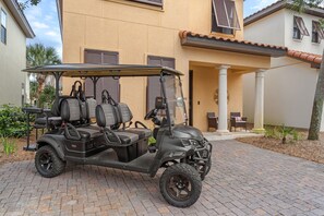 Property grounds - Luxury 4BR Villa Lago w/ 6-Seat GOLF CART! Near Village, Pool, Tram Included! (Miramar Beach)