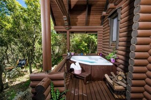 Chalet, 2 habitaciones, bañera de hidromasaje, vistas a la montaña | Bañera de hidromasaje al aire libre