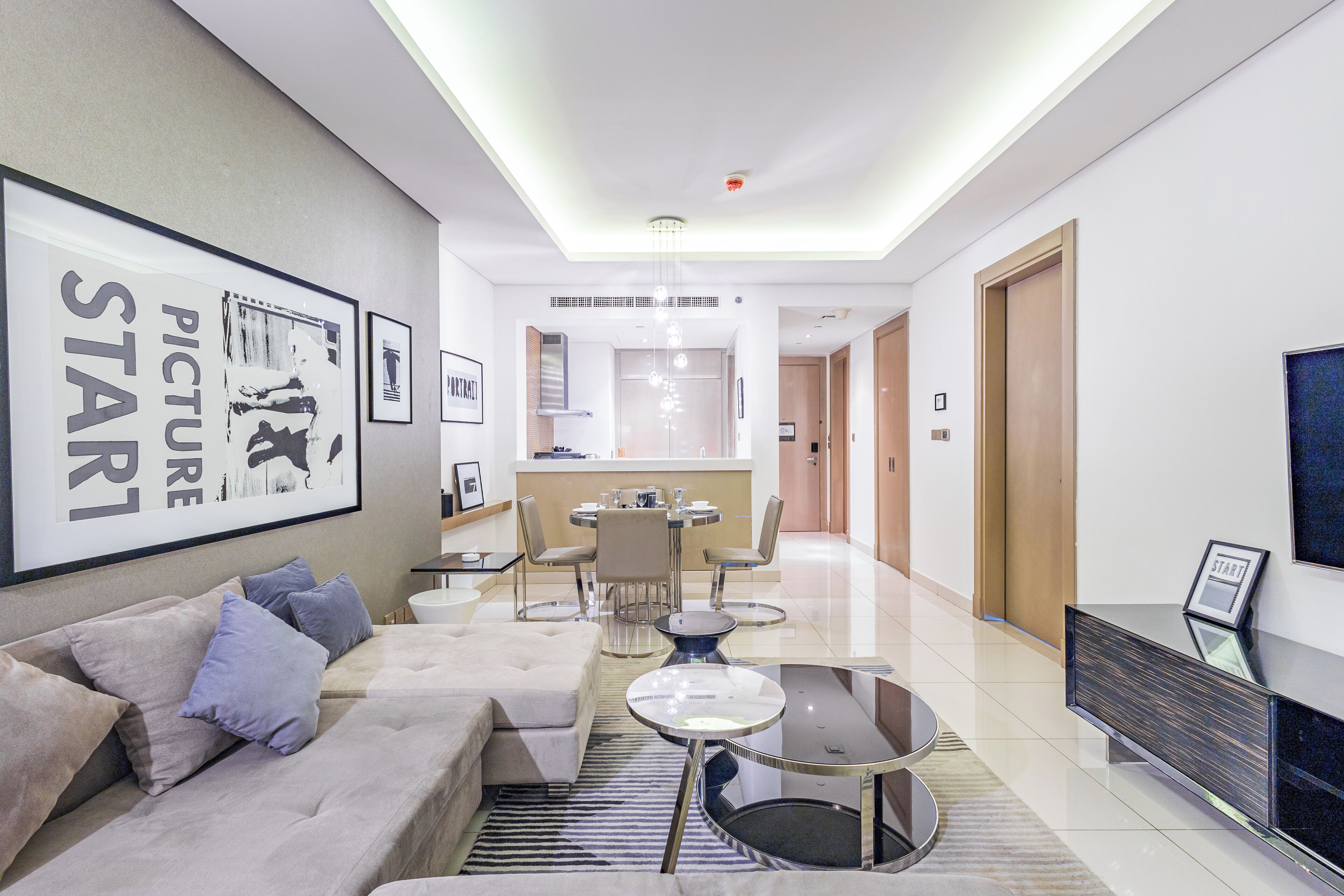 Huoneisto, kaupunkinäköala | Oleskelualue | 64–tuumainen LED-televisio, jossa digitaalikanavat