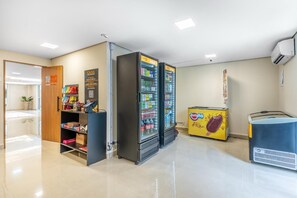 Gift shop - Asturias Guarujá - Brand new apartment, super comfortable and very well located. (Guarujá)