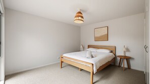 4 habitaciones, tabla de planchar con plancha y acceso a internet 