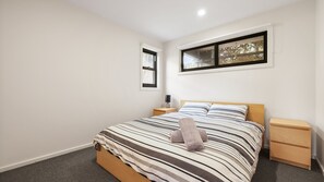 3 dormitorios, tabla de planchar con plancha, Internet