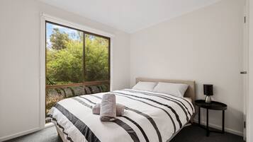 3 bedrooms, iron/ironing board, Internet
