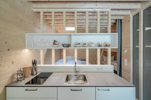 Refrigerador, parrilla de estufa, tostadora y periquera 