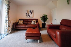 Living area - Coventry Charm Retreat (Coventry)