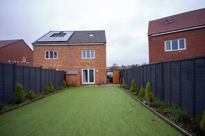 Exterior - Coventry Charm Retreat (Coventry)