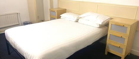 Standard Double Room | Desk, free WiFi
