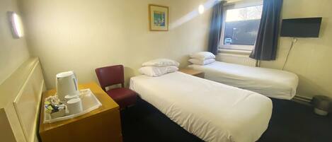 Standard Twin Room | Desk, free WiFi