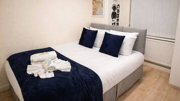 3 makuuhuonetta, silitysrauta/-lauta, ilmainen Wi-Fi, vuodevaatteet