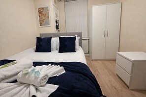 3 bedrooms, iron/ironing board, free WiFi, bed sheets - Cosy 3-Bed House in the Heart of Newport, Sleeps 7 (Newport)