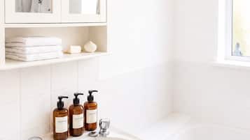 Hair dryer, towels, shampoo, toilet paper