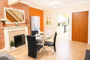 Dining - Stunning and Cosy 3 bed house (Newport)