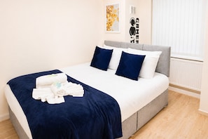 3 bedrooms, iron/ironing board, free WiFi, bed sheets - Stunning and Cosy 3 bed house (Newport)