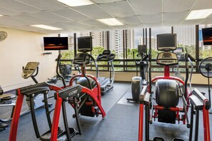 Interior - Honolulu Condo Stay w/ Balcony: Walk to Beaches! (Honolulu)