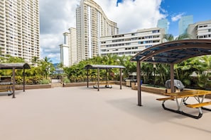 Interior - Honolulu Condo Stay w/ Balcony: Walk to Beaches! (Honolulu)