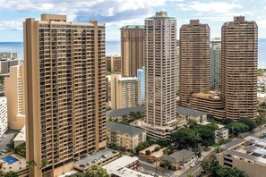 Interior - Honolulu Condo Stay w/ Balcony: Walk to Beaches! (Honolulu)