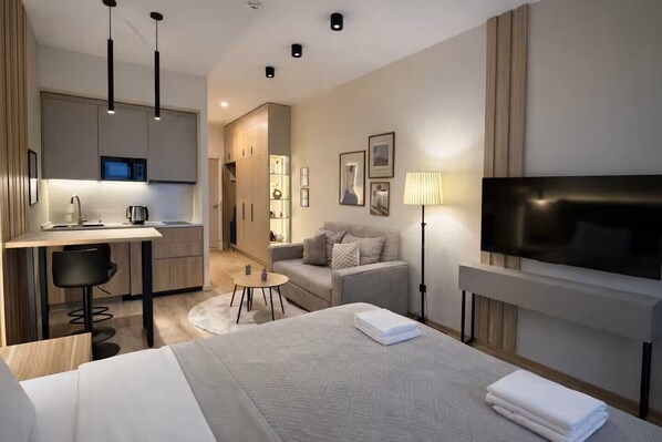 1 غرفة نوم وخزنة داخل الغرفة وواي فاي وملاءات أسرّة