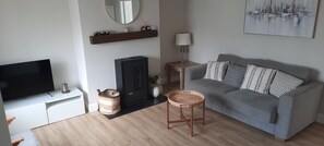 TV - 2 Bedroom home in the heart of Doonbeg Village
 (Doonbeg)
